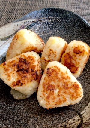 塩麹とカマンベールの焼きおにぎり-レシピのメイン写真