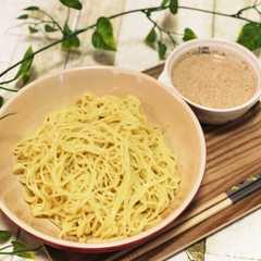 รูปของ 鍋の胡麻だれで冷やし中華