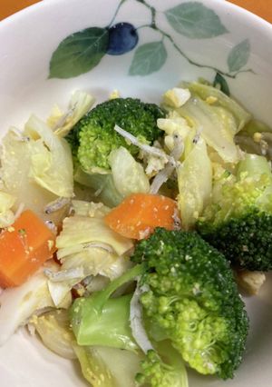 卵でまろやか！温野菜としらすのサラダ-レシピのメイン写真