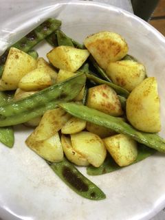 きぬさやとじゃがいものカレー炒め-レシピのメイン写真