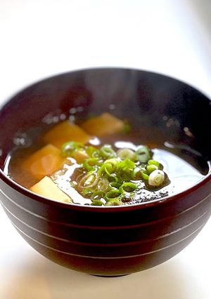 豆腐とワカメの普通のお味噌汁-レシピのメイン写真
