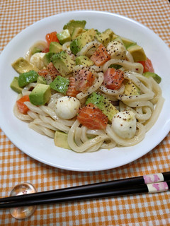 簡単☆サーモンとアボカドの冷やしうどん♩-レシピのメイン写真