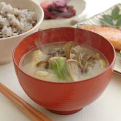 รูปของ きのこと油揚げのお味噌汁