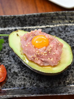簡単♪アボカドとまぐろたたきのおつまみ-レシピのメイン写真
