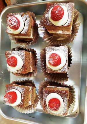 ロールケーキ生地で誕生日ケーキ-レシピのメイン写真