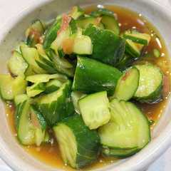 A picture of 梅きゅうり.