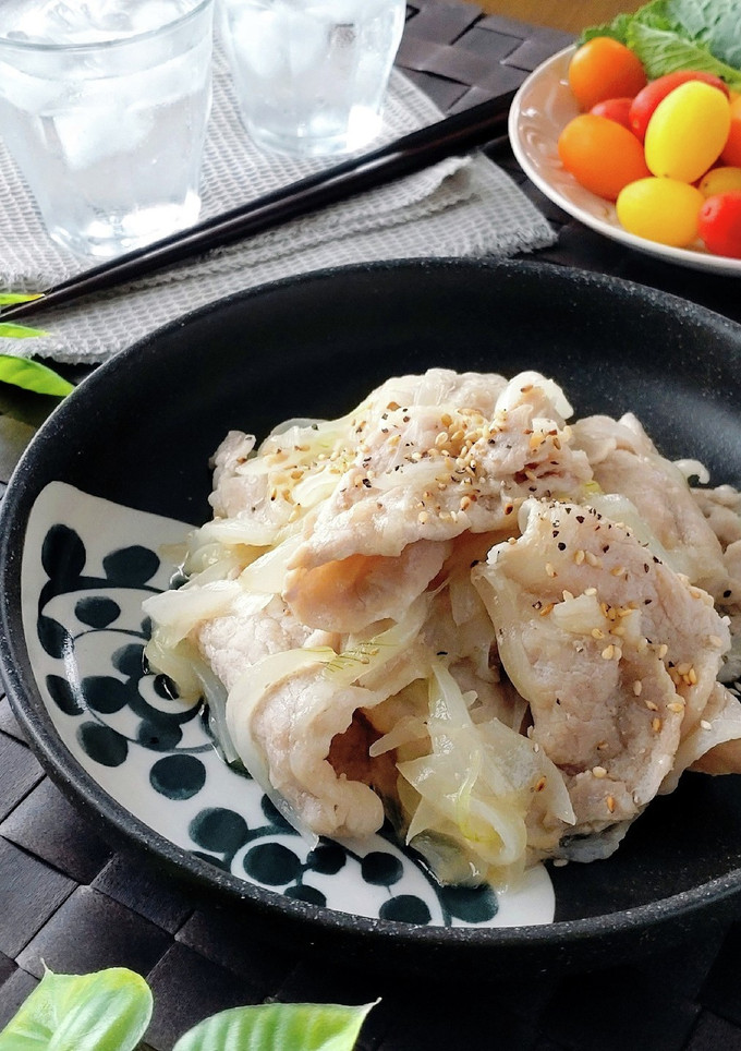 材料2つ☆豚こまと新玉葱の簡単旨塩炒め。-レシピのメイン写真