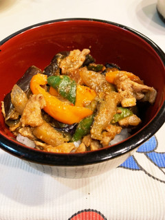 なすと豚肉の味噌炒め丼-レシピのメイン写真