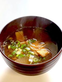 基本!大根、油揚げ、きのこのお味噌汁-レシピのメイン写真