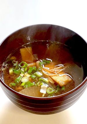 基本！大根、油揚げ、きのこのお味噌汁-レシピのメイン写真