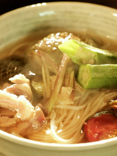 夏野菜と油かすのそうめん【食遺産】-レシピのメイン写真