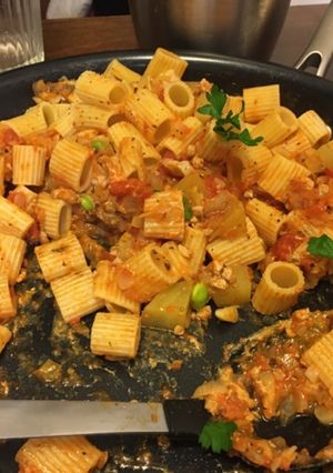 玉ねぎと挽肉の、チーズトマトパスタ-レシピのメイン写真