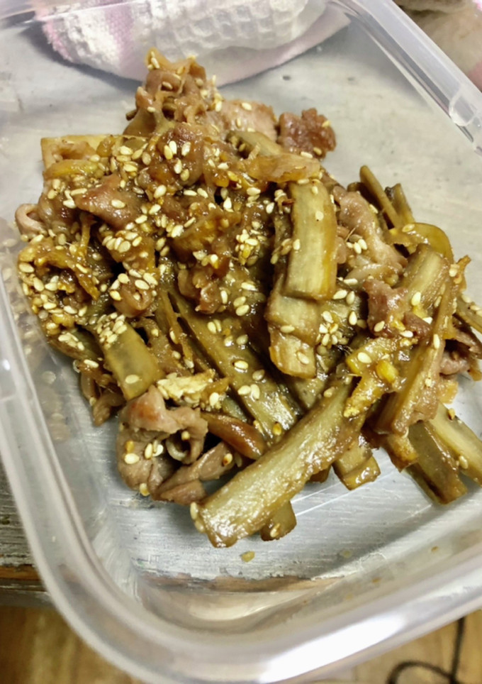 生姜香るぽりぽりごぼうと豚こまの味噌炒め-レシピのメイン写真
