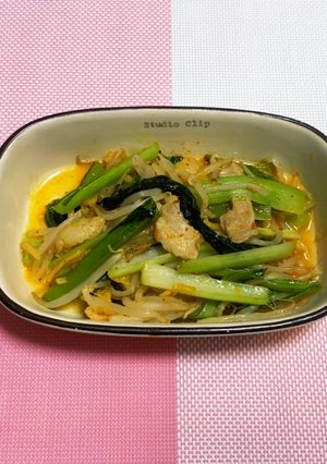 小松菜とホルモンのキムチ炒め-レシピのメイン写真