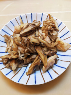 舞茸と鶏もも肉のバター醤油炒め-レシピのメイン写真