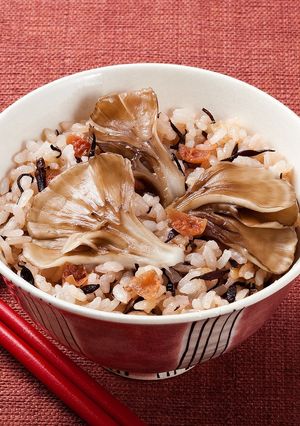 雪国まいたけとひじきの梅風味炊き込みご飯-レシピのメイン写真