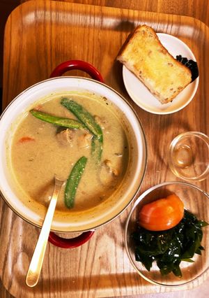 1日【夜】　カレースープ・トマトサラダ-レシピのメイン写真