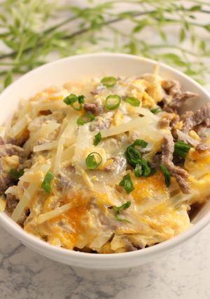 簡単！春の白だし肉じゃが丼-レシピのメイン写真