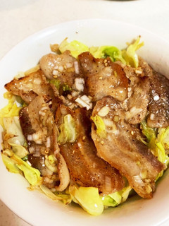 焼き肉のタレに飽きたらこれ!塩豚丼-レシピのメイン写真
