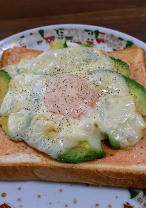 目玉焼きにぐるっと♪アボチートースト-レシピのメイン写真