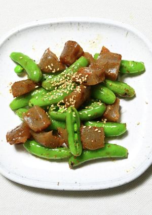 スナップエンドウとこんにゃくマヨ七味炒め-レシピのメイン写真