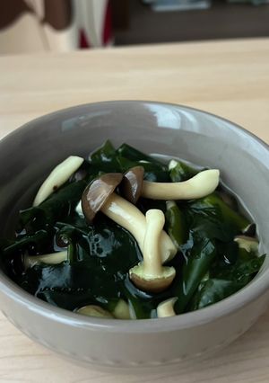 しめじとワカメのスープ-レシピのメイン写真