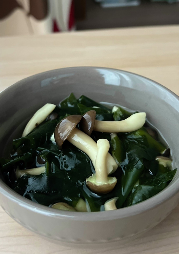 しめじとワカメのスープ-レシピのメイン写真