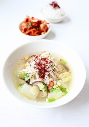骨付き肉で手軽に【サムゲタン(参鶏湯)】-レシピのメイン写真