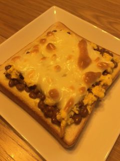 納豆スクランブルエッグトースト-レシピのメイン写真