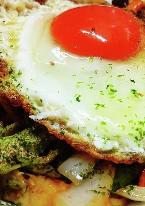 カリカリ麺の田舎焼きそば目玉焼き付き-レシピのメイン写真