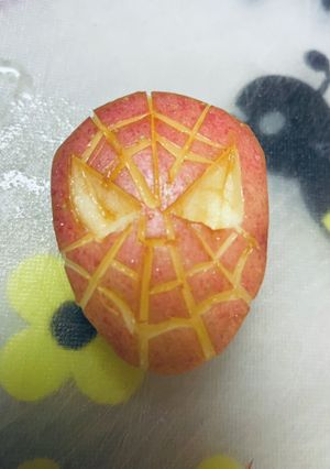 スパイダーマンのりんごの飾り切り-レシピのメイン写真