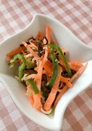 ☆簡単☆にんじんとピーマンの塩昆布和え-レシピのメイン写真