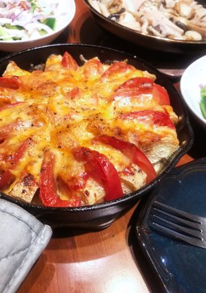 栃尾の油揚げをトマトチーズでいただく-レシピのメイン写真
