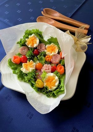 生ハムとチューリップ茹で卵のブーケサラダ-レシピのメイン写真