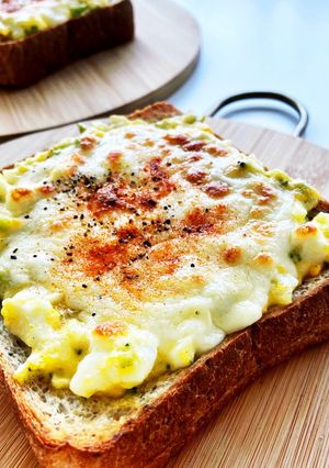 卵とブロッコリーと新玉ねぎチーズトースト-レシピのメイン写真