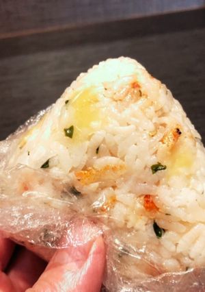 桜海老とエメンタールチーズのおにぎり-レシピのメイン写真
