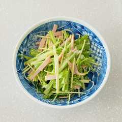 รูปของ 簡単！　水菜とハムのサラダ！