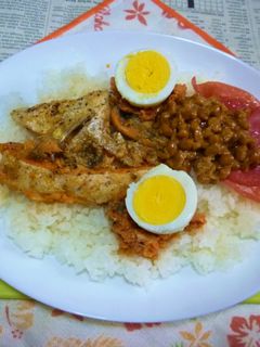 銀鮭のカマ・ビアソ・納豆のカフェ丼-レシピのメイン写真