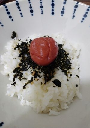 手抜きが美味。ふりかけと梅干しご飯-レシピのメイン写真
