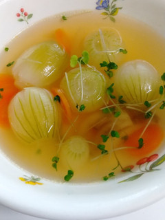 小玉たまねぎのコンソメスープ-レシピのメイン写真