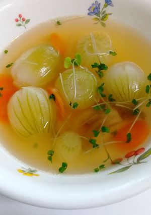 小玉たまねぎのコンソメスープ-レシピのメイン写真