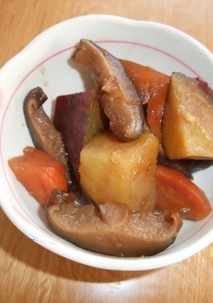 さつまいもとにんじんとしいたけの煮物-レシピのメイン写真