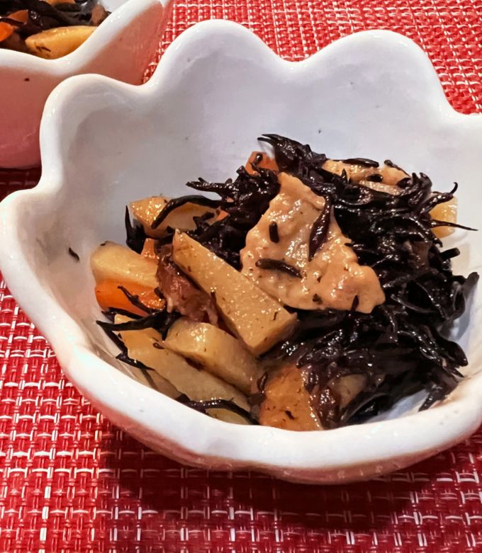 鶏皮でコクうま☆ひじきの煮物 by 551Makochi 【クックパッド】 簡単