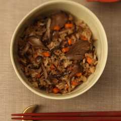รูปของ きのこと塩こんぶのしょうが炊き込みご飯