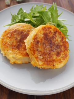 ボリューム満点!肉詰め玉ねぎのピカタ-レシピのメイン写真