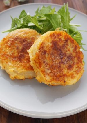 ボリューム満点！肉詰め玉ねぎのピカタ-レシピのメイン写真