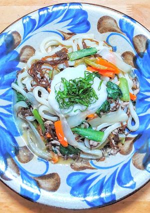 とろろ乗せツナ缶とモズクの焼きうどん-レシピのメイン写真