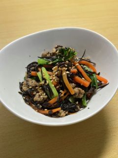 ひじきと小松菜のそぼろ煮〜鉄分メニュー〜-レシピのメイン写真