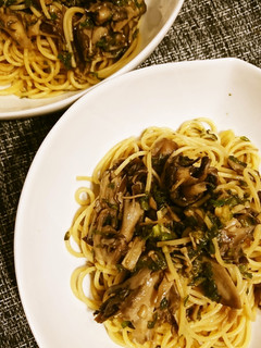 舞茸とセロリ葉のパスタ-レシピのメイン写真
