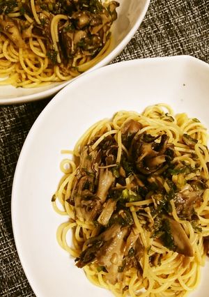 舞茸とセロリ葉のパスタ-レシピのメイン写真